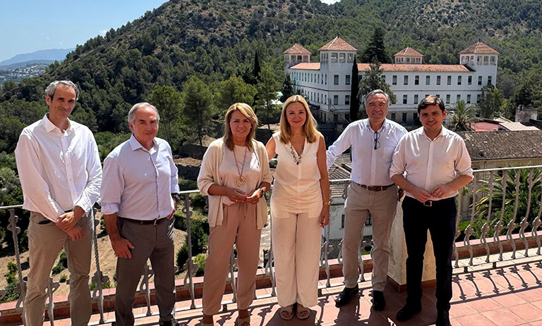 La vicepresidenta primera y consellera de Servicios Sociales visita el sanatorio de Fontilles
